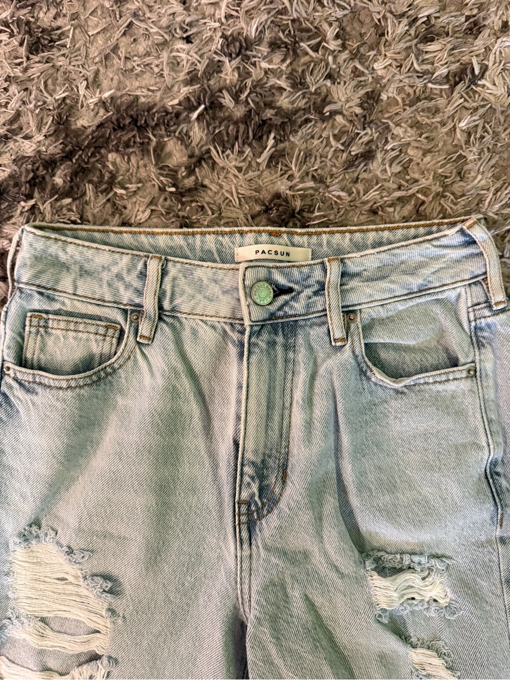 PacSun Women's Light Wash High-Rise Distressed Jeans